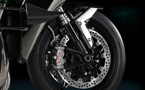 на новый кавасаки ниндзя h2r установили резину Bridgestone